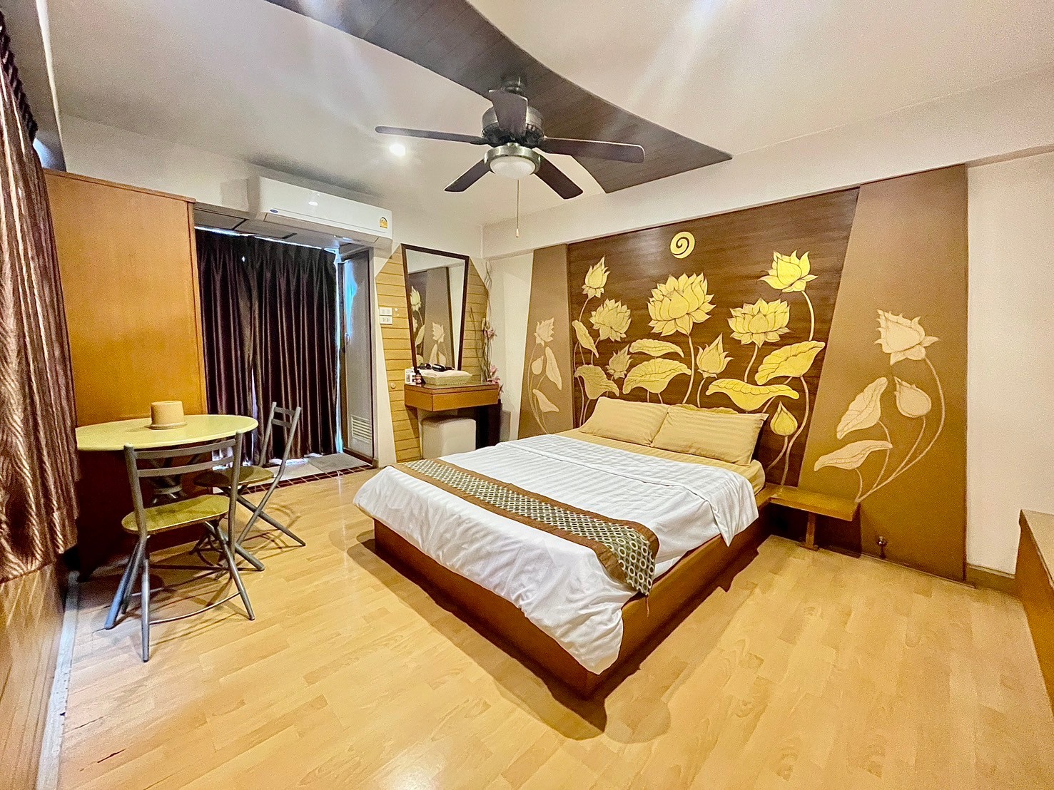 ห้องคอนเนอร์ C-707 (standard Corner)