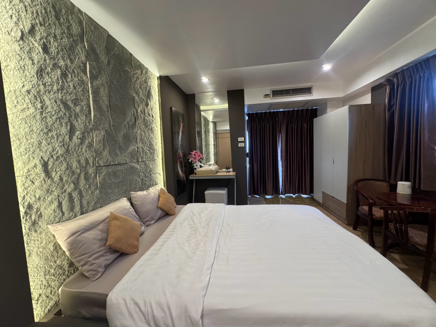 ห้องมาตรฐาน C706 (Standard Corner)